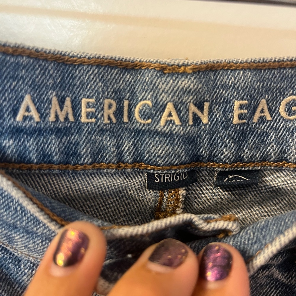 American Eagle Outfitters Distressed Denim Shorts - Blue EUC Size 2 - Picture 2 of 4